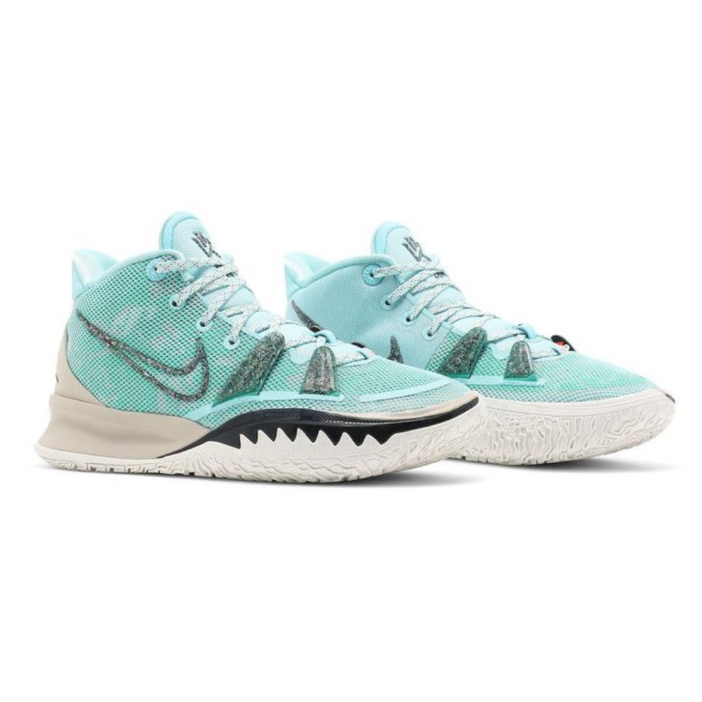 Nike Kyrie 7 ‘Copa’